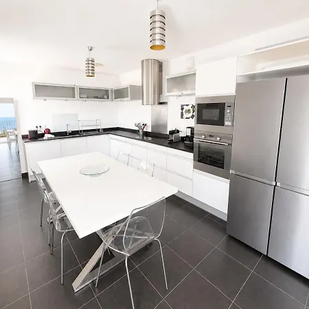 Apartment T4 D'exception Avec Balcon Et Vue Sur La
