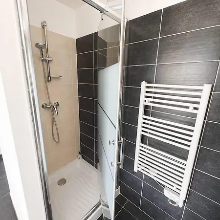Apartment T4 D'exception Avec Balcon Et Vue Sur La *