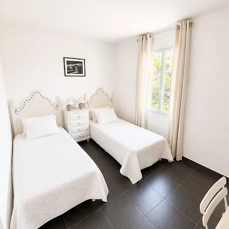 Apartment T4 D'exception Avec Balcon Et Vue Sur La Erbalunga (Corsica)